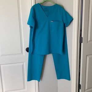 FIGS Women’s Scrub Set